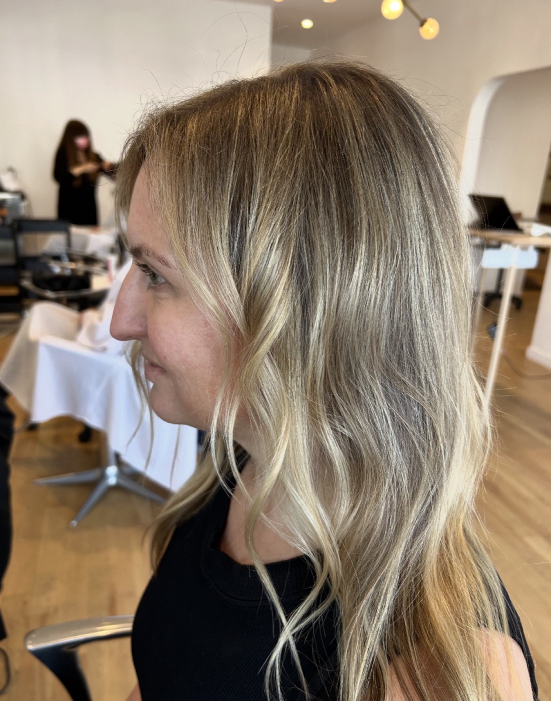 Bright, face-framing blonde highlights