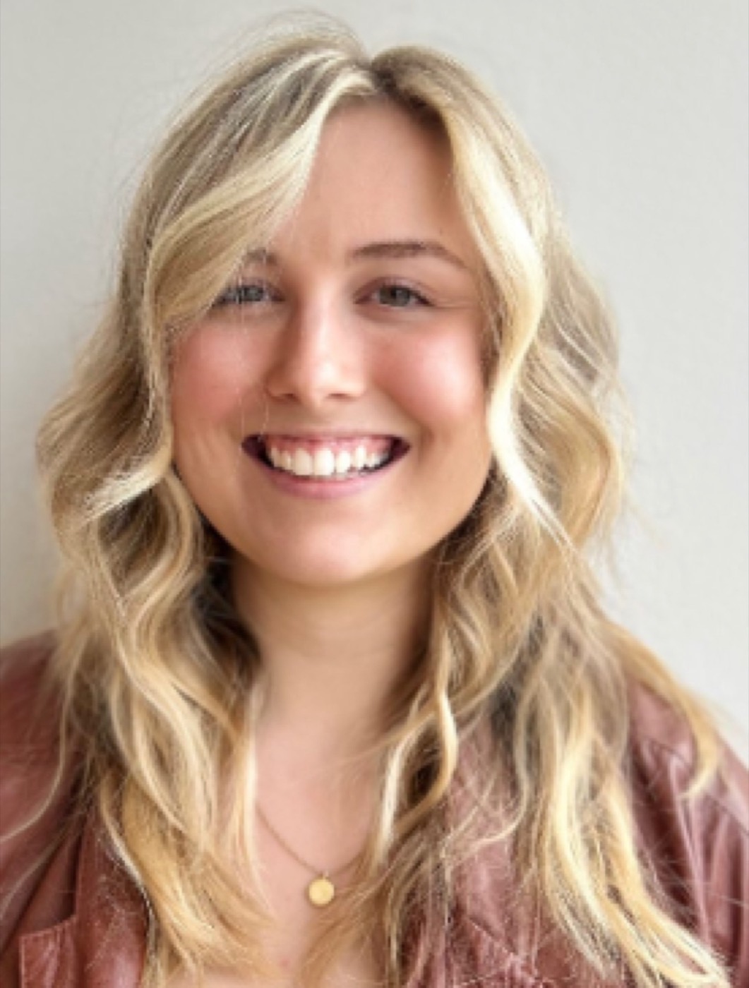 Smiling client with bright blonde dimension